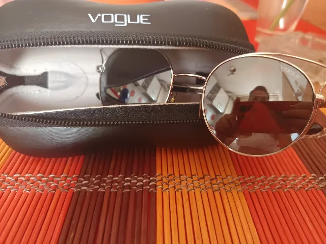 Vând ochelari de soare marca vogue in stare buna – Timisoara, Timiș
