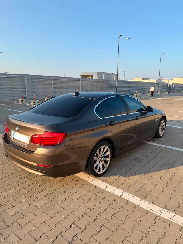 Vând BMW Seria 5 F10 (520d) – An 2012 – Interior Confort Bej, Head-Up Display, Trapă Preț: 8.900 € ((negociabil) – fotografia 2 din 8
