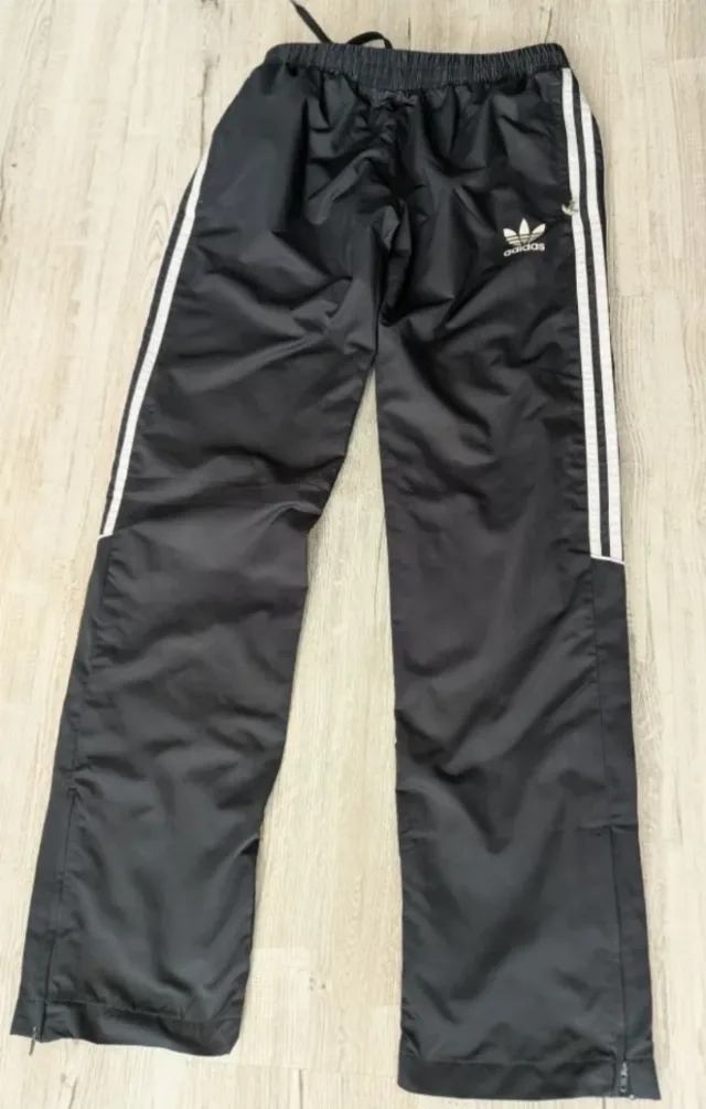 Pantaloni Adidas mărimea L pentru doamne domnișoare – fotografia 3 din 4