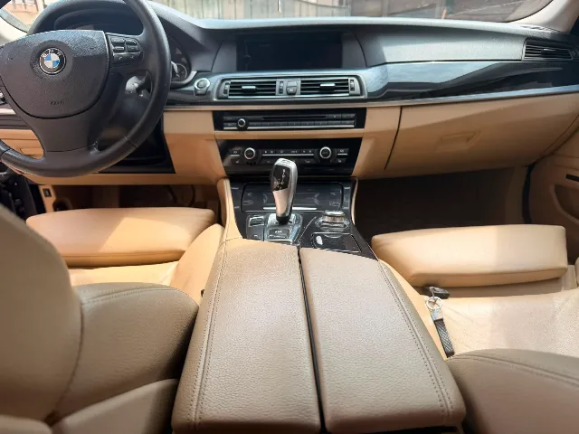 Vând BMW Seria 5 F10 (520d) – An 2012 – Interior Confort Bej, Head-Up Display, Trapă Preț: 8.900 € ((negociabil) – fotografia 7 din 8