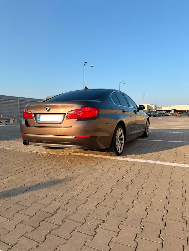 Vând BMW Seria 5 F10 (520d) – An 2012 – Interior Confort Bej, Head-Up Display, Trapă Preț: 8.900 € ((negociabil) – fotografia 5 din 8