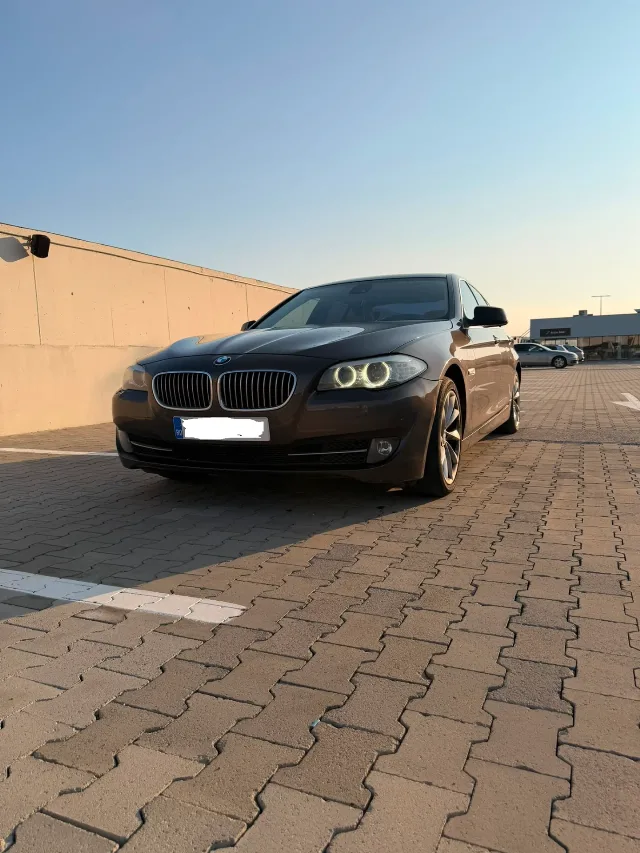 Vând BMW Seria 5 F10 (520d) – An 2012 – Interior Confort Bej, Head-Up Display, Trapă Preț: 8.900 € ((negociabil) – fotografia 3 din 8