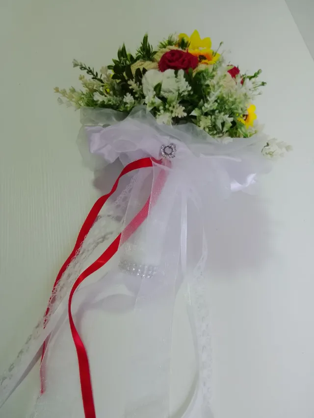 Buchet din iuta colorata și floarea soarelui – fotografia 3 din 3