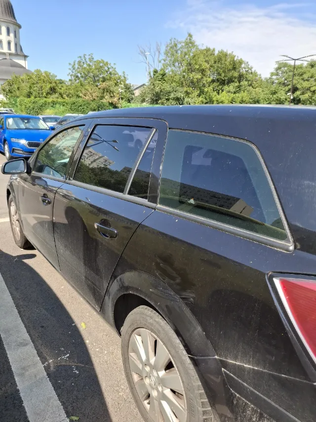 Opel Astra H autoturism – fotografia 3 din 8
