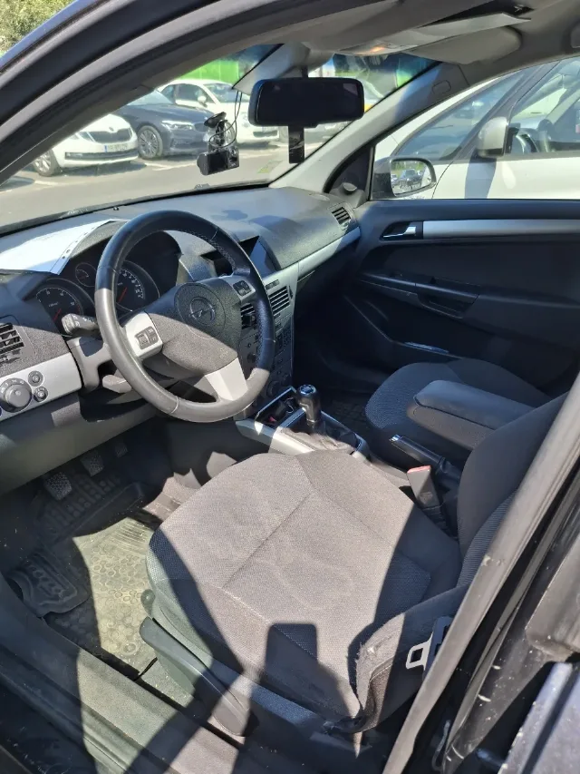 Opel Astra H autoturism – fotografia 4 din 8