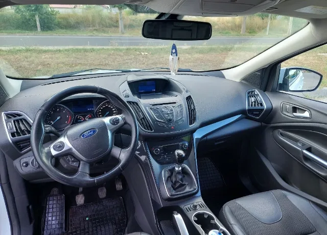 Ford Kuga an 2015 – fotografia 7 din 8