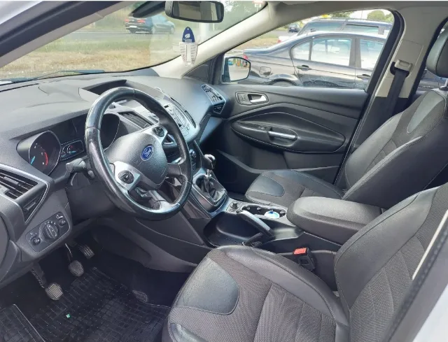 Ford Kuga an 2015 – fotografia 6 din 8