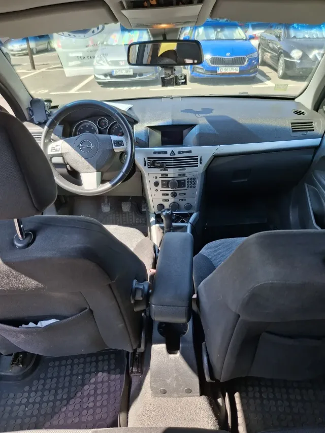 Opel Astra H autoturism – fotografia 5 din 8
