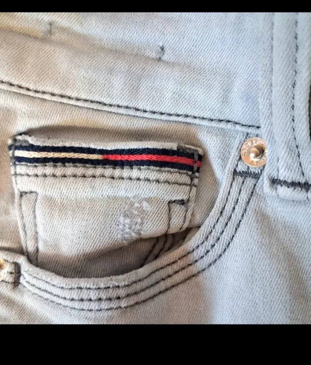 Tommy Jeans blugi damă gri deschis skinny, mărimea 34 – fotografia 5 din 7