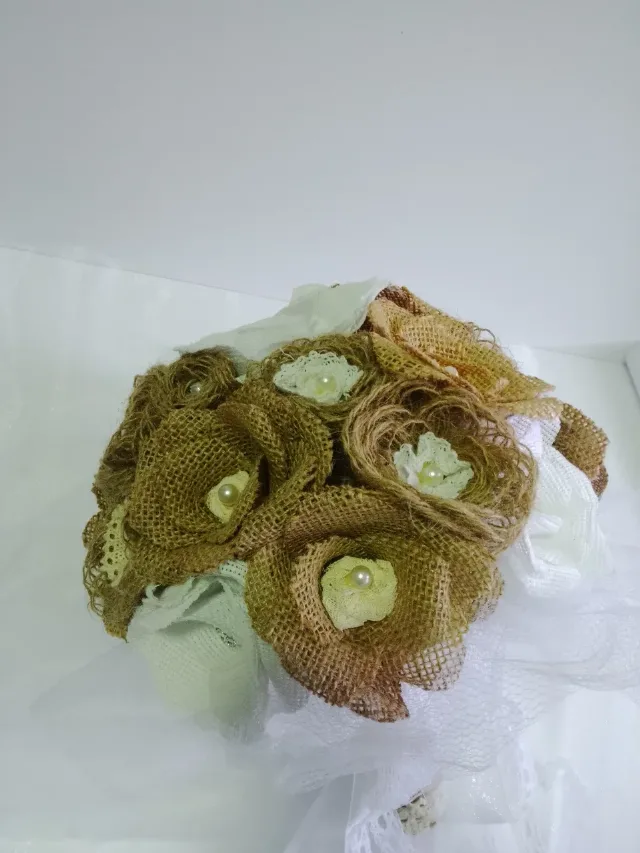 Buchet rustic mireasa sau nașa cu flori din iuta – fotografia 3 din 4