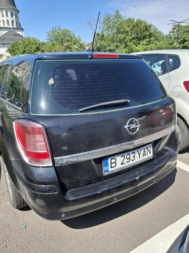 Opel Astra H autoturism – fotografia 2 din 8