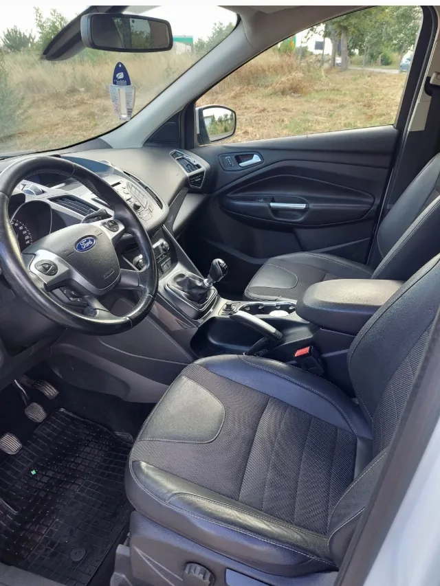 Ford Kuga an 2015 – fotografia 5 din 8