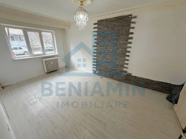 Vand Apartament 4 camere decomandate - Craiova – fotografia 1 din 7