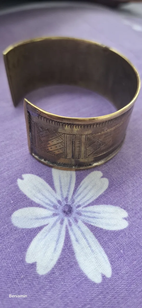 Brățară Manșetă Lată din Alamă – Model Etnic Vintage cu Marcaj Interior ⚜️ – fotografia 4 din 5