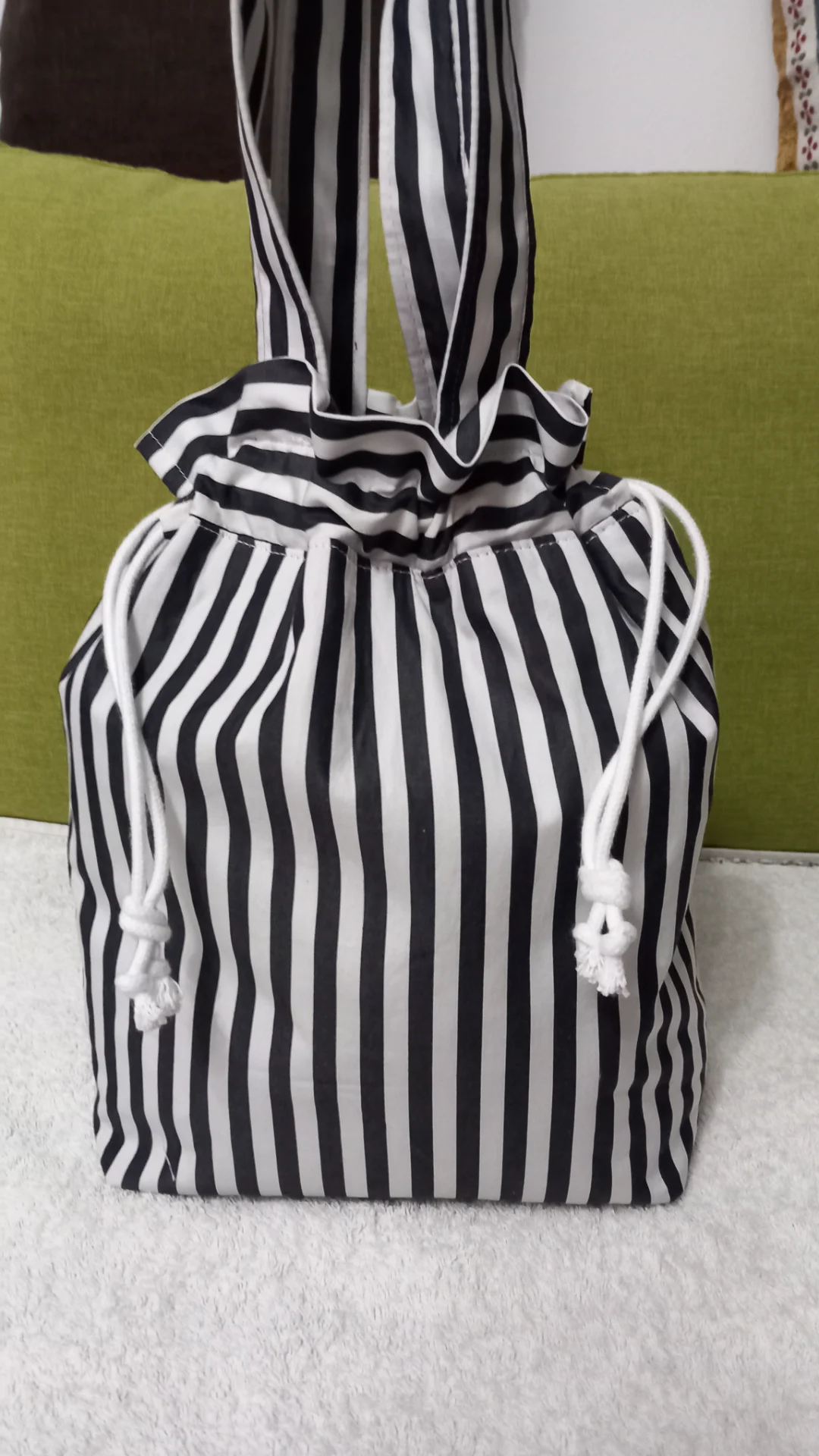 Sacoșă bucket tip săculeț – fotografia 1 din 3