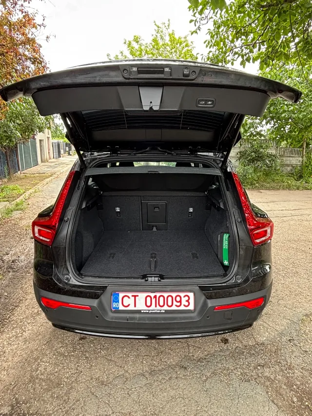 Volvo XC 40. Black edition 2026 – fotografia 7 din 8