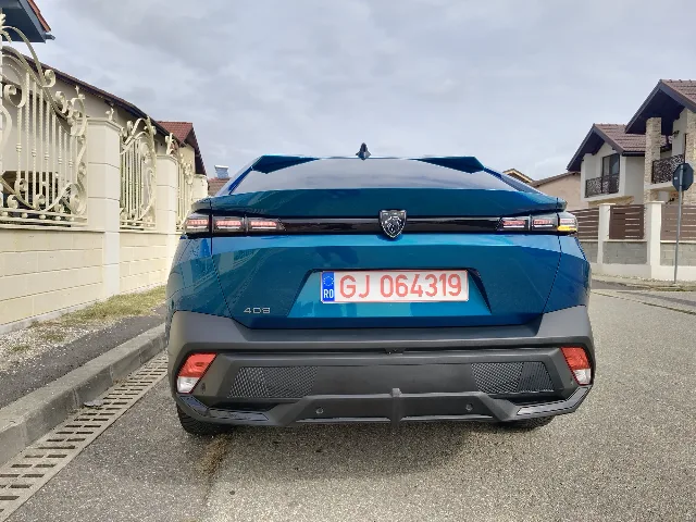 Peugeot 408, An 2023, 1.2L PureTech 130 S&S EAT8 Allure Pack Automat. – fotografia 5 din 8