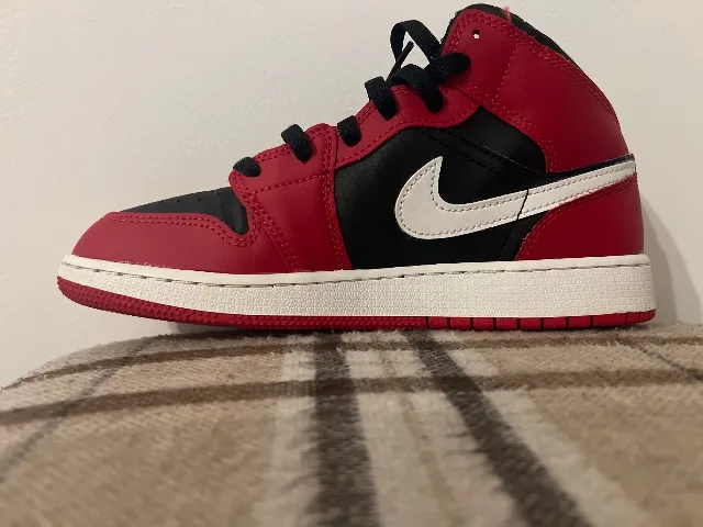 Inacaltaminte air Jordan 1 – fotografia 2 din 3