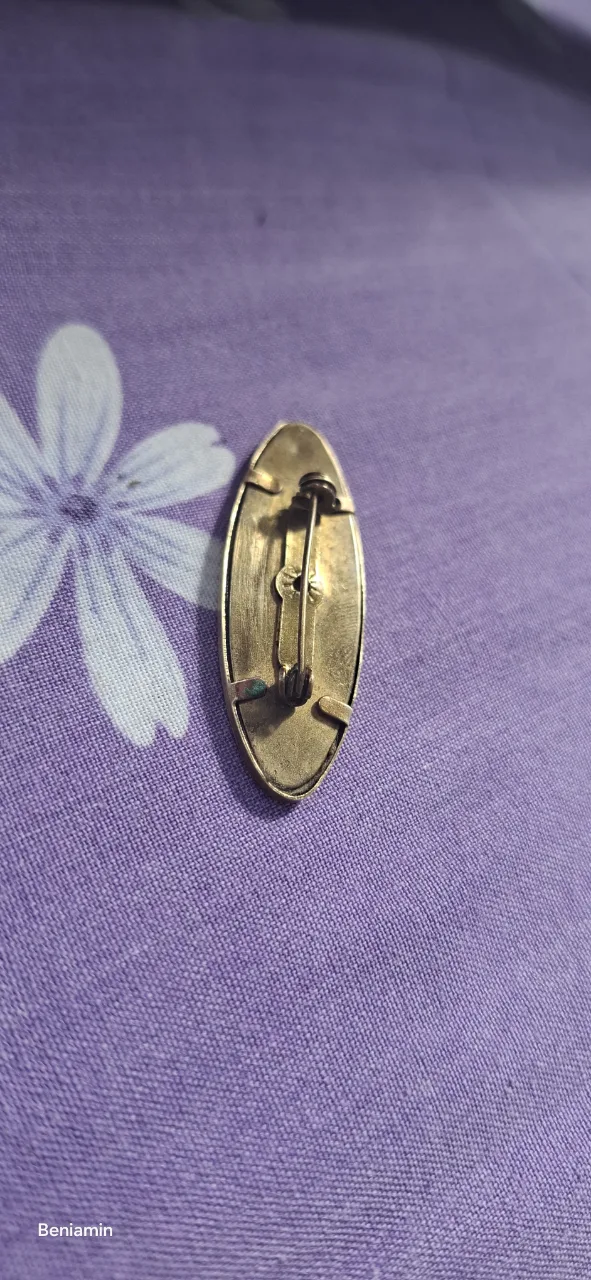 Brosa vintage de colectie - Peisaj minimalist pe panza – fotografia 3 din 3