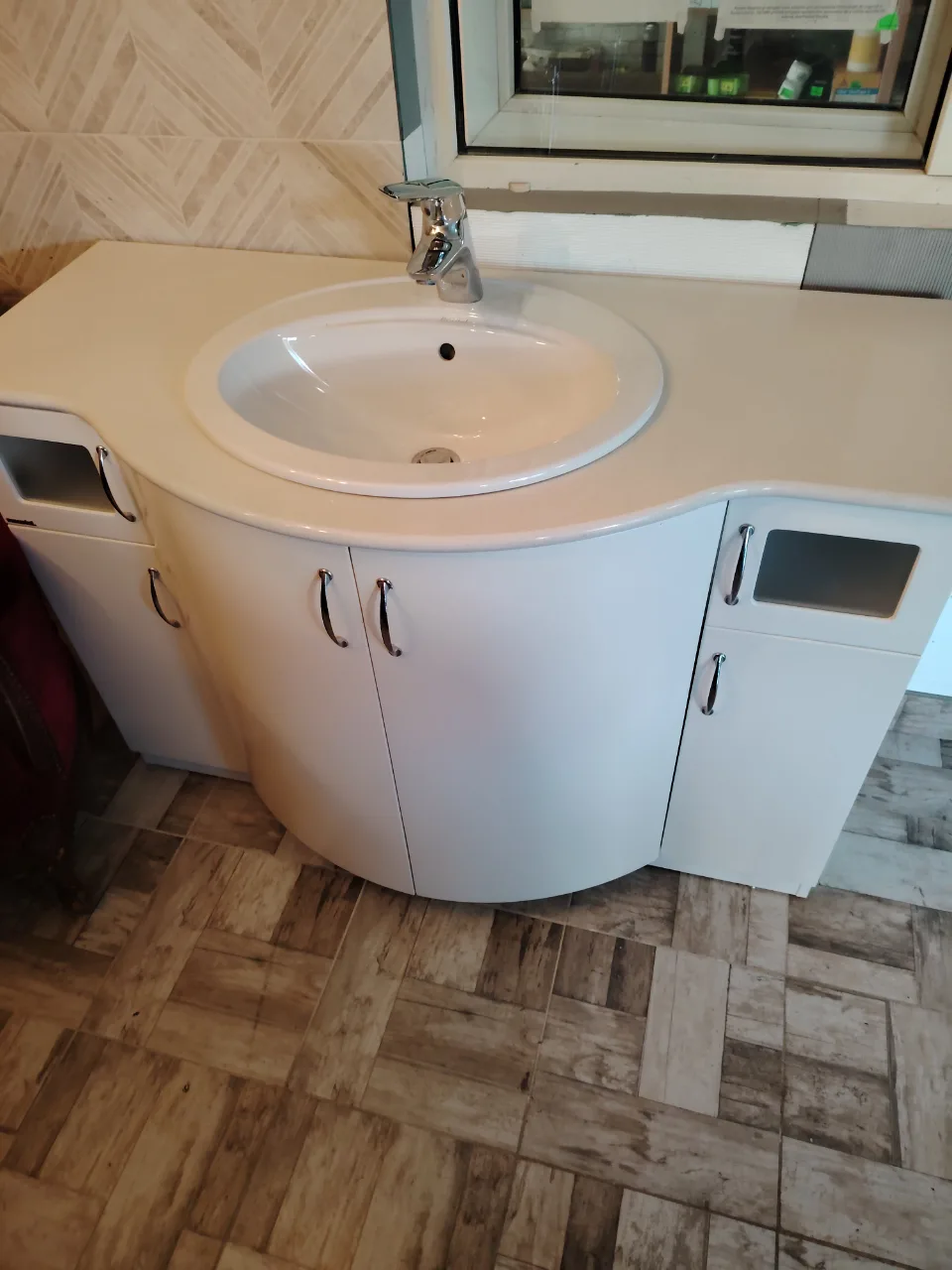 De vînzare dulap bae. – Podu Doamnei, Giurgiu