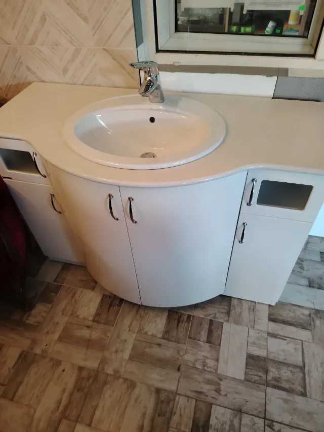 De vînzare dulap bae. – Podu Doamnei, Giurgiu