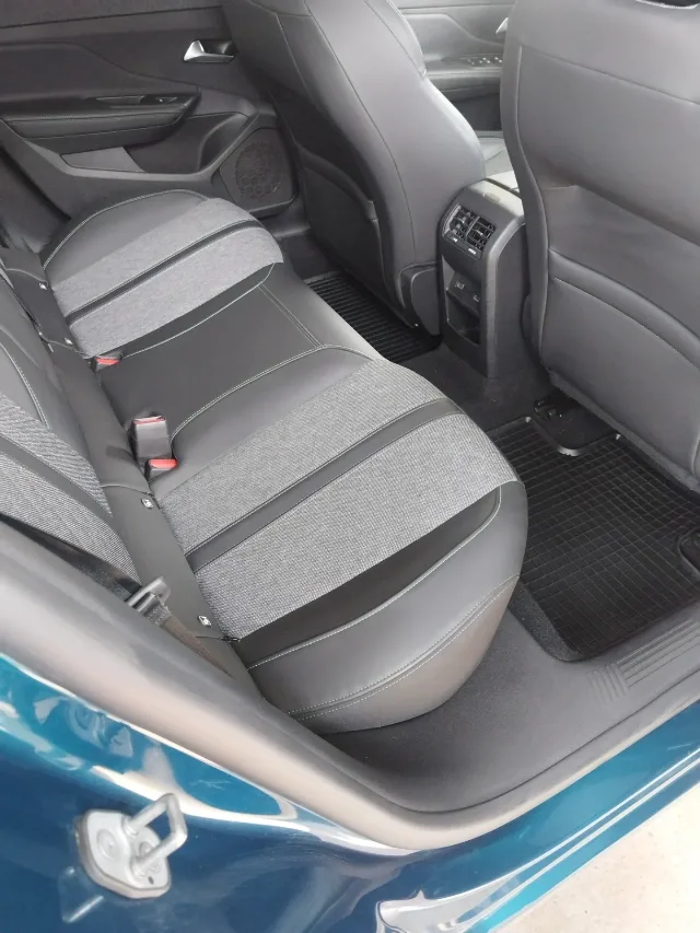 Peugeot 408, An 2023, 1.2L PureTech 130 S&S EAT8 Allure Pack Automat. – fotografia 7 din 8