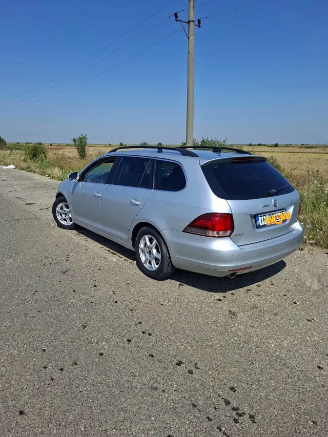 VW GOLF 6 , 1.6 TDI BLUEMOTION – fotografia 2 din 8