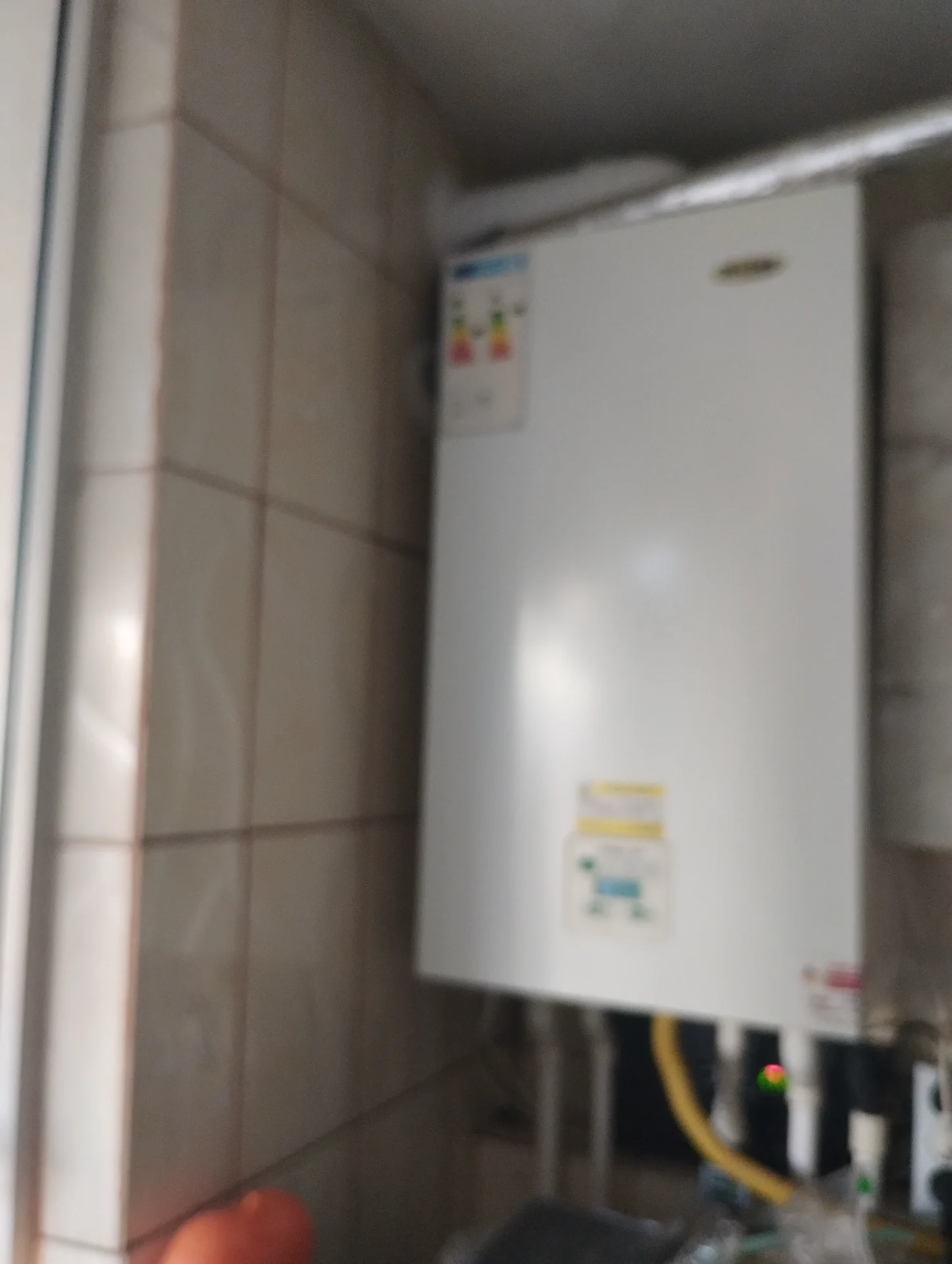VAND APARTAMENT 70 MP 4 CAMERE DECOMANDAT PARTER BALCON CONSTRUIT AUTORIZAT GAZE CENTRALA TERMICA INSTALATIE SCURGERE SEPARATA – Navodari, CONSTANTA