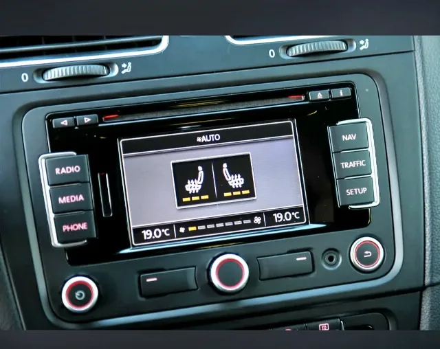 VW GOLF 6 , 1.6 TDI BLUEMOTION – fotografia 5 din 8