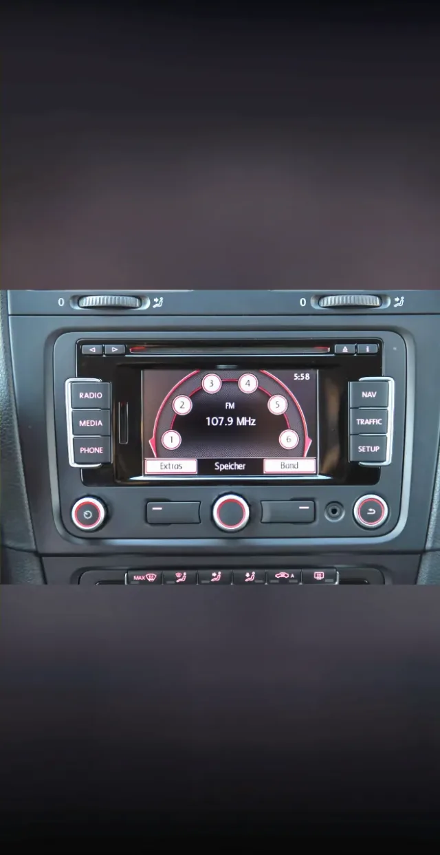 VW GOLF 6 , 1.6 TDI BLUEMOTION – fotografia 7 din 8