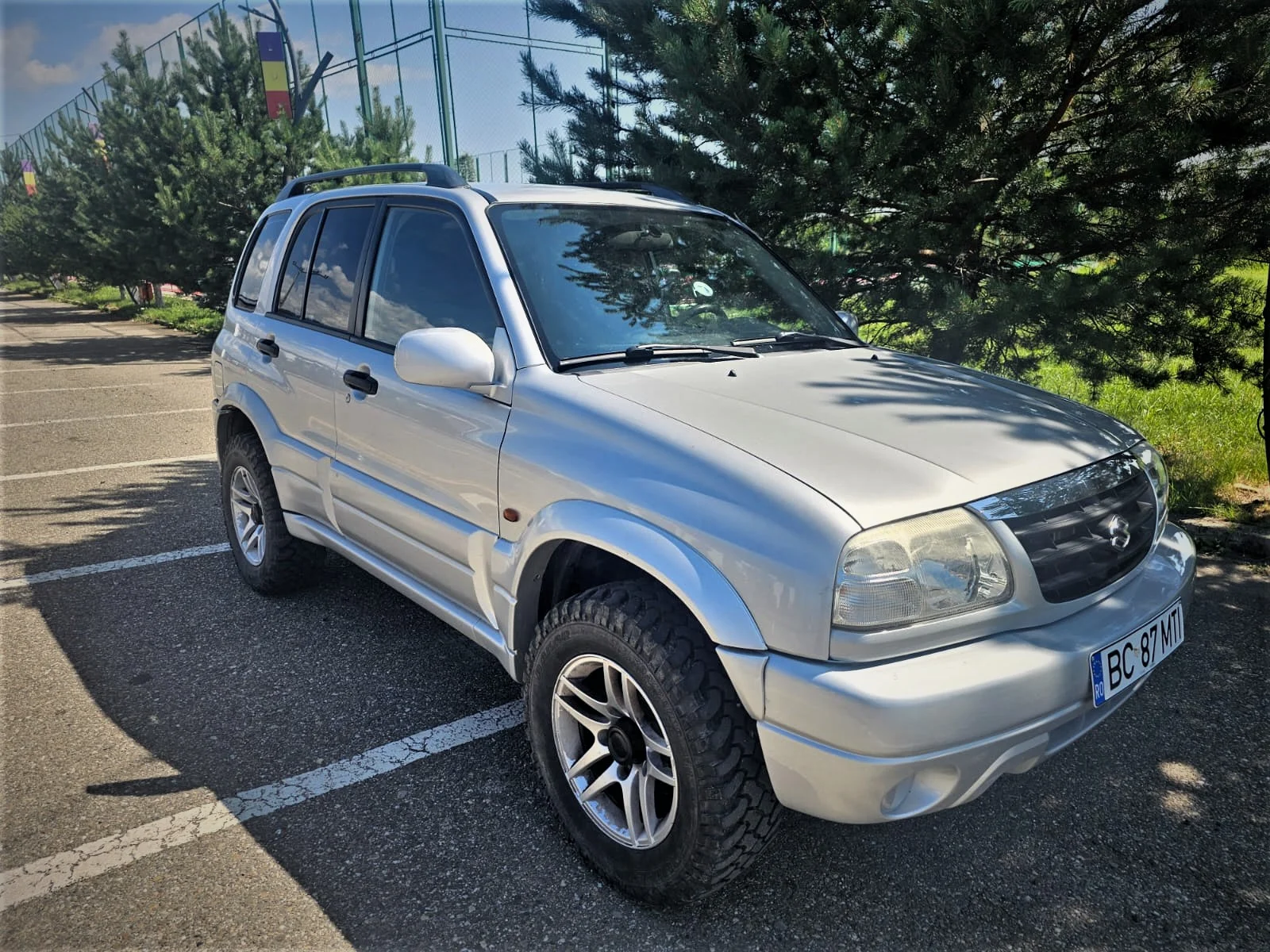 Suzuki Grand Vitara 2005 - 2.0 benzina - 4x4 cu reductor - Stare foarte buna – fotografia 1 din 6