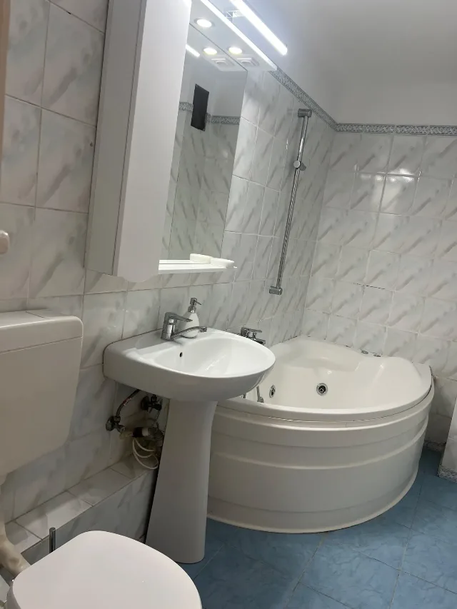 Ofer spre inchiriere ap.4 camere – fotografia 4 din 8