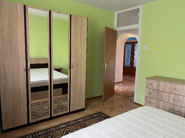 Ofer spre inchiriere ap.4 camere – fotografia 6 din 8