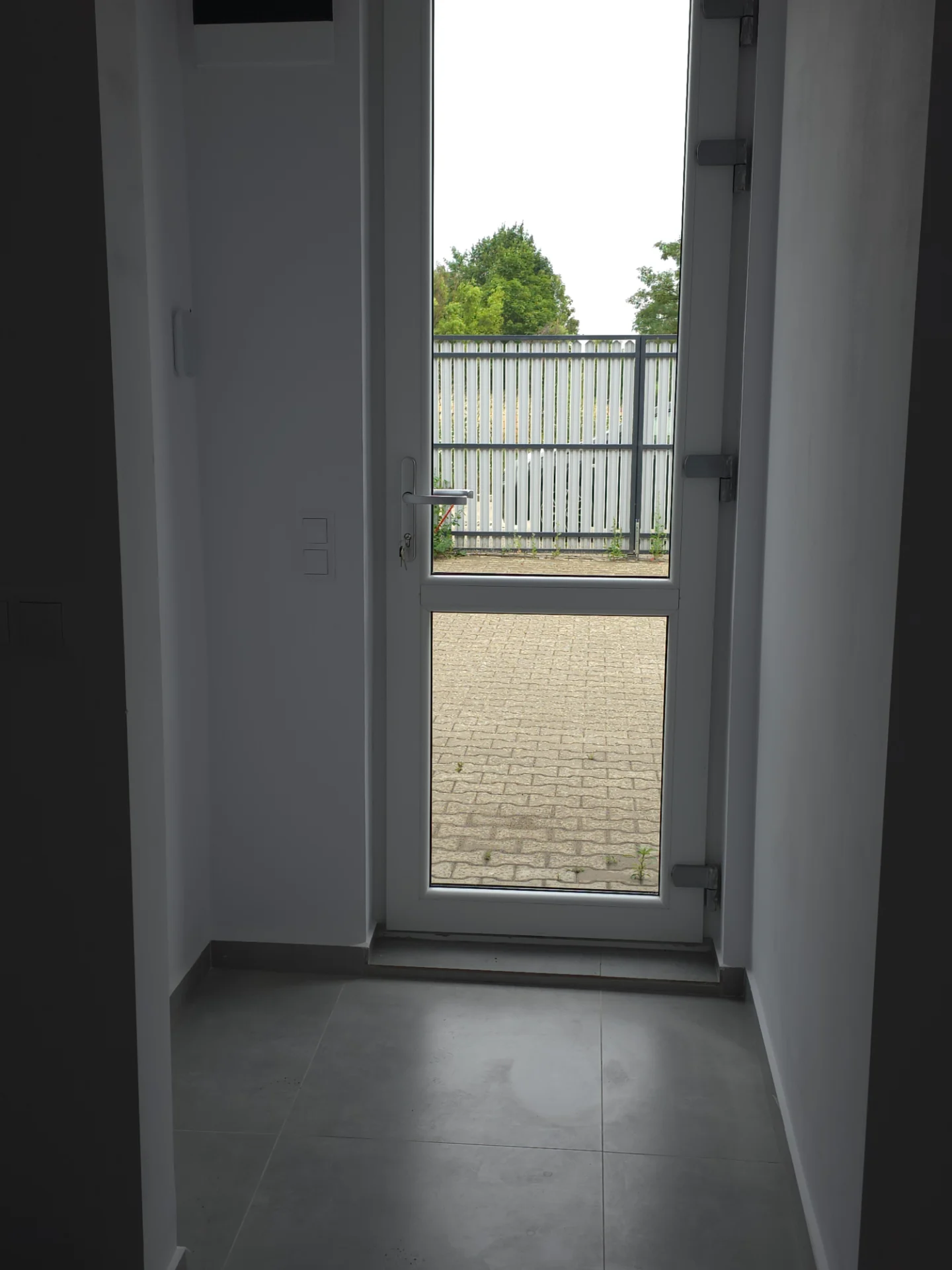 Casa de inchiriat – fotografia 1 din 8