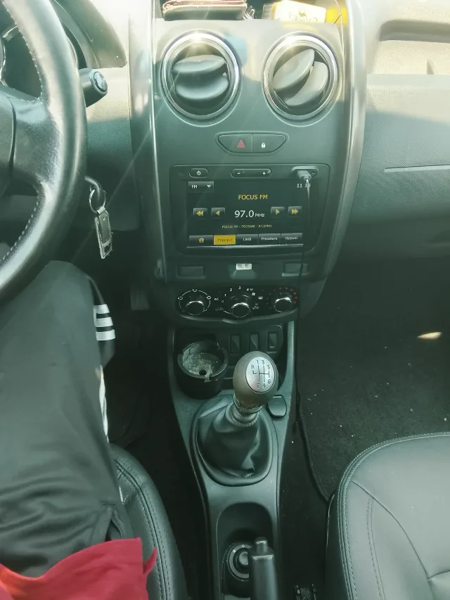 Mașina este întreținută arata forte bine cu dotari – fotografia 4 din 8
