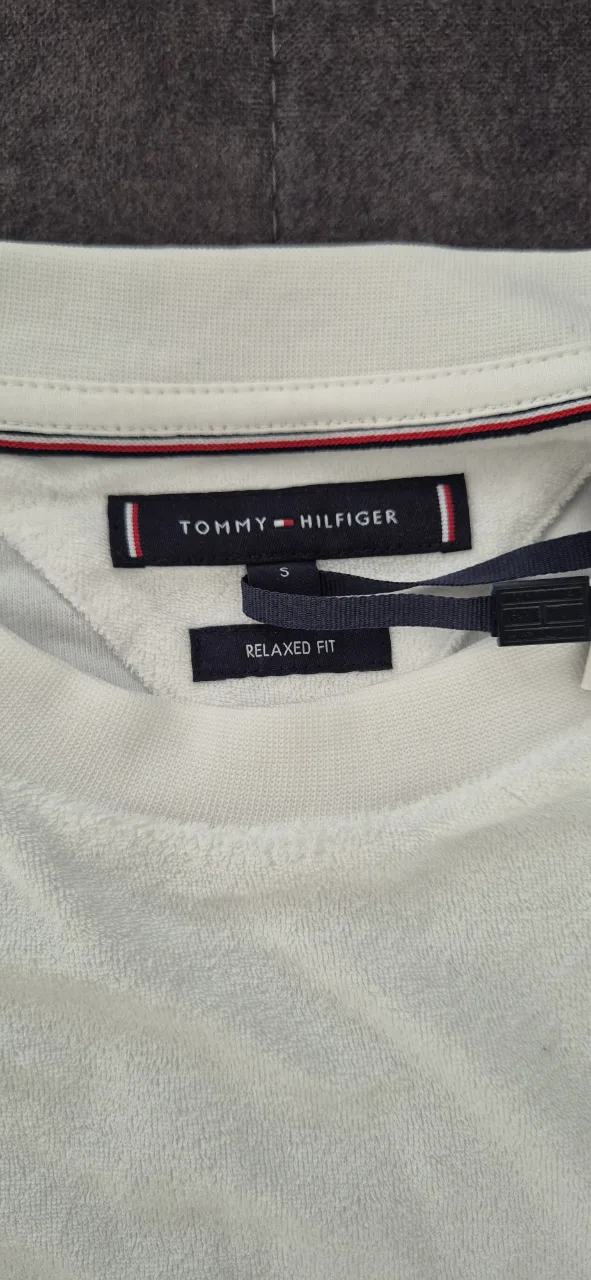 Tricou Tommy Hilfiger – fotografia 3 din 4