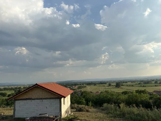 Vand casa la rosu – fotografia 8 din 8