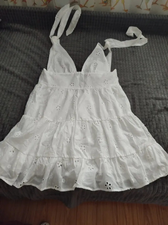 Rochie in cu broderie sparta – fotografia 3 din 3