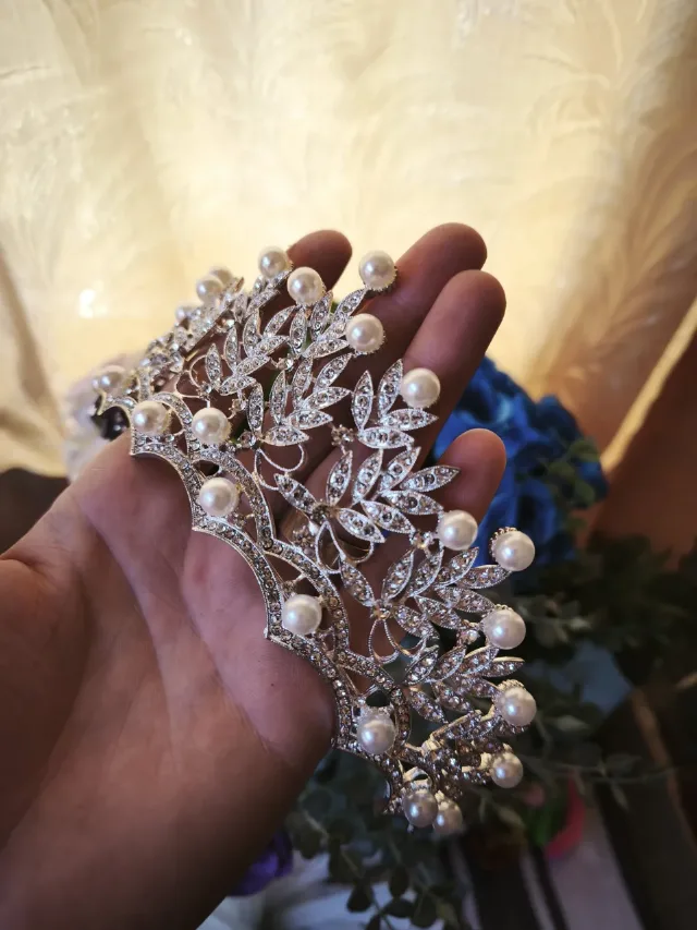 Tiară elegantă pentru mireasă – fotografia 2 din 4
