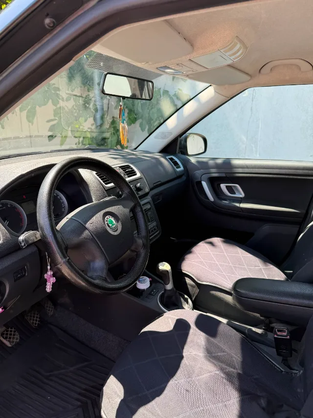 Skoda Fabia 1,4 ,16 v benzina 2008 – fotografia 4 din 7