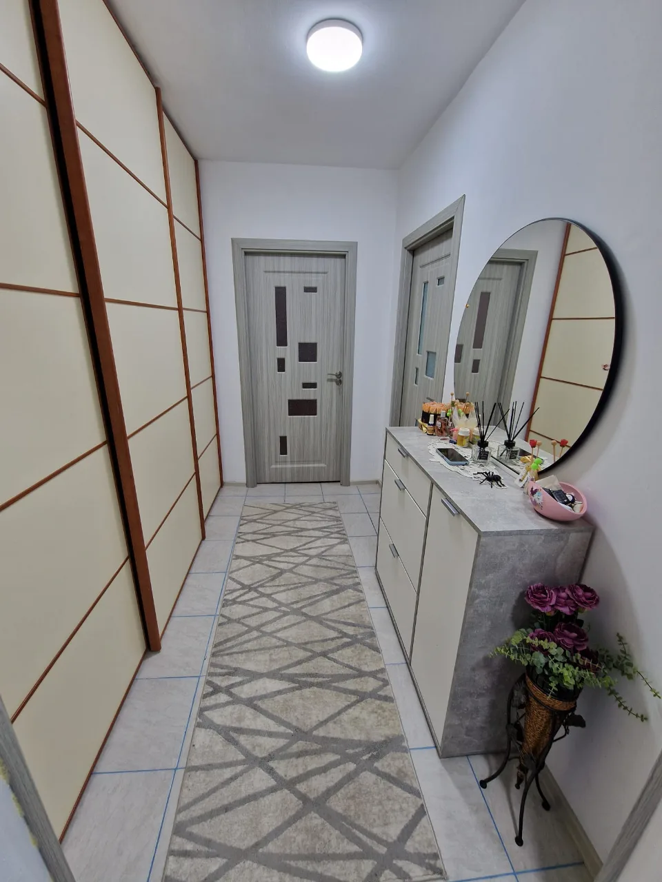 persoana fizică vând apartament cu două camere în Mircea Cel Bătrân – fotografia 1 din 5