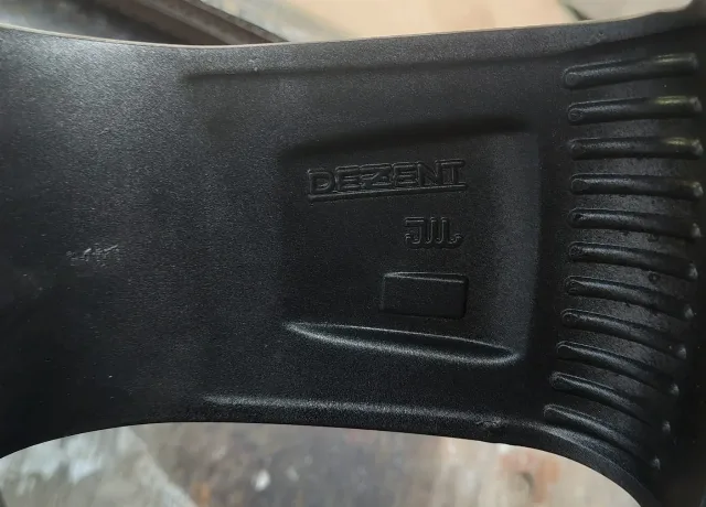 Jante aliaj 17 zoll marca Dezent, gama Volvo, cu senzori de presiune montati.  5x108 – fotografia 6 din 7