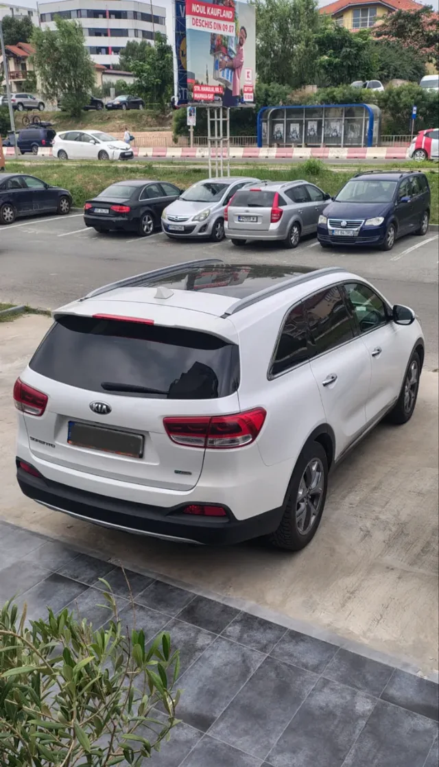 KIA Sorento Full Platinum 4x4 Trapa Panoramica piele E6 Automata Fără Adblue 2.2d 200cp 4x4 – fotografia 5 din 8