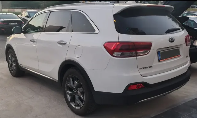 KIA Sorento Full Platinum 4x4 Trapa Panoramica piele E6 Automata Fără Adblue 2.2d 200cp 4x4 – fotografia 8 din 8