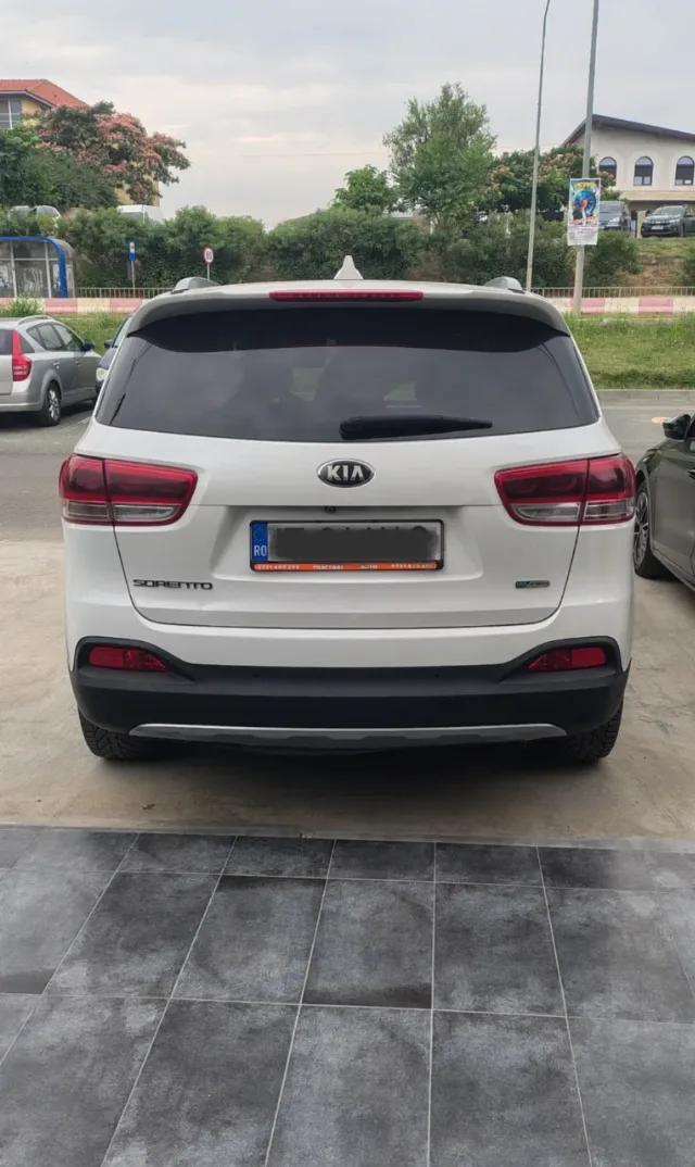 KIA Sorento Full Platinum 4x4 Trapa Panoramica piele E6 Automata Fără Adblue 2.2d 200cp 4x4 – fotografia 4 din 8