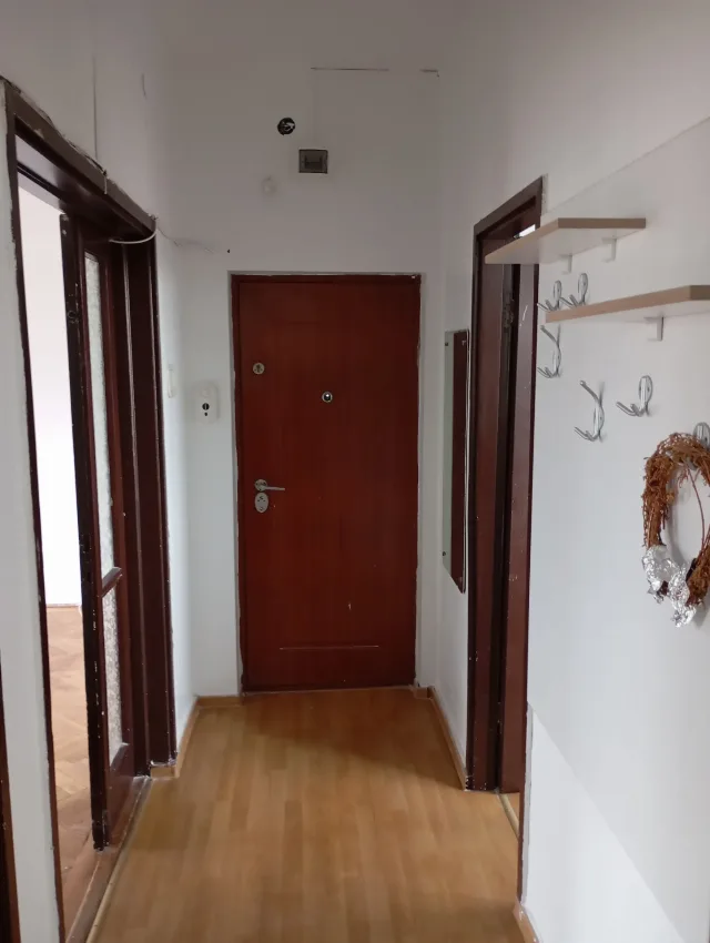 Vând apartment 2 camere decomandate în Tractorul – fotografia 4 din 8