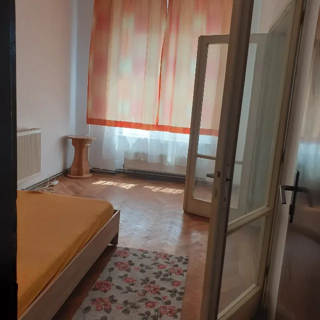 Vând apartment 2 camere decomandate în Tractorul – fotografia 7 din 8