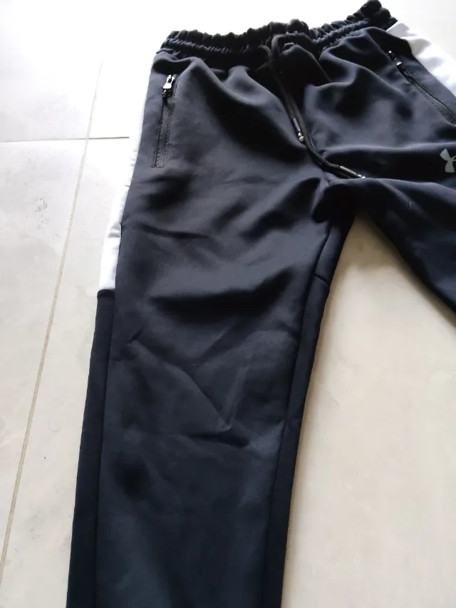 Pantaloni UA mărimea S noi – fotografia 2 din 4