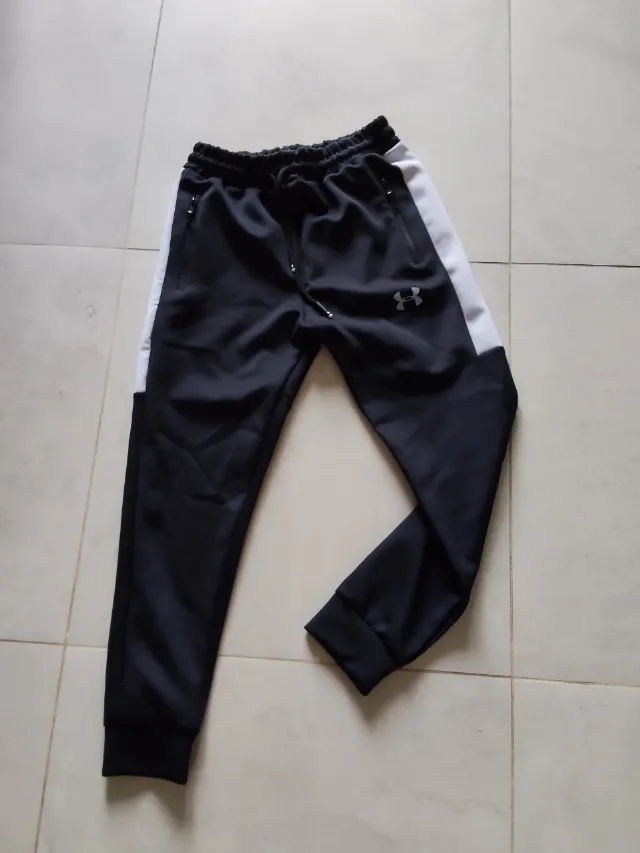 Pantaloni UA mărimea S noi – Mamaia, Constanța