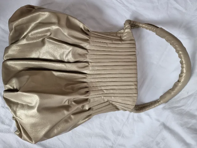 Geanta Avon aurie nouă – fotografia 7 din 8